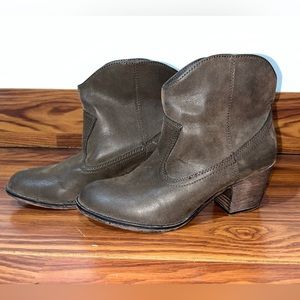 Rocket Dog Distressed Leather Ankle Boots size 9